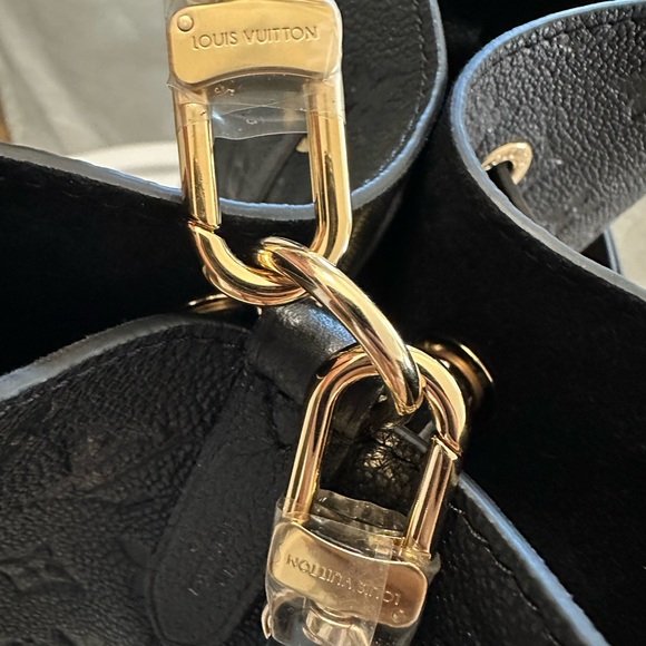 Louis Vuitton Black Crossbody Bag with Adjustable Strap - Picture 9 of 10